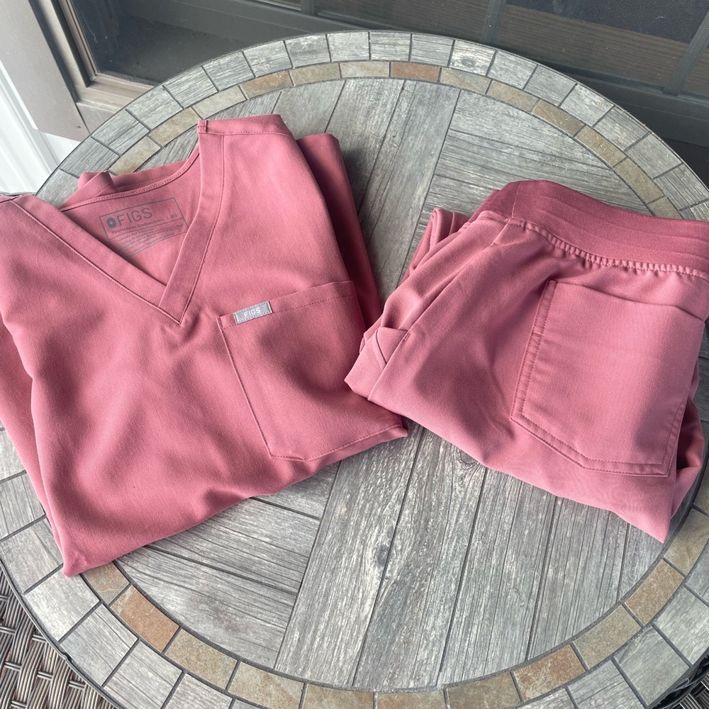 NWOT MAUVE FIGS JOGGER SET